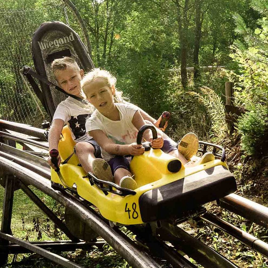 Gelber Frankenbob Sommerrodelbahn Erlebnisfelsen Pottenstein Fre