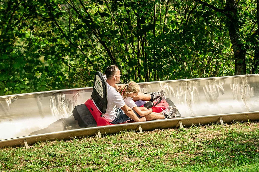 Roter Frankenrodel Sommerrodelbahn Erlebnisfelsen Pottenstein Fr