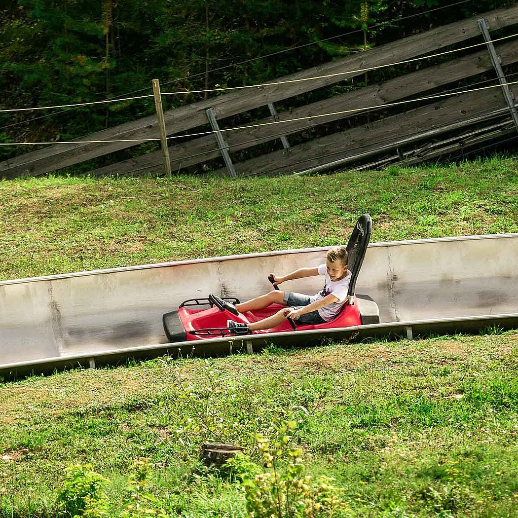 Roter Frankenrodel Sommerrodelbahn Erlebnisfelsen Pottenstein Fr